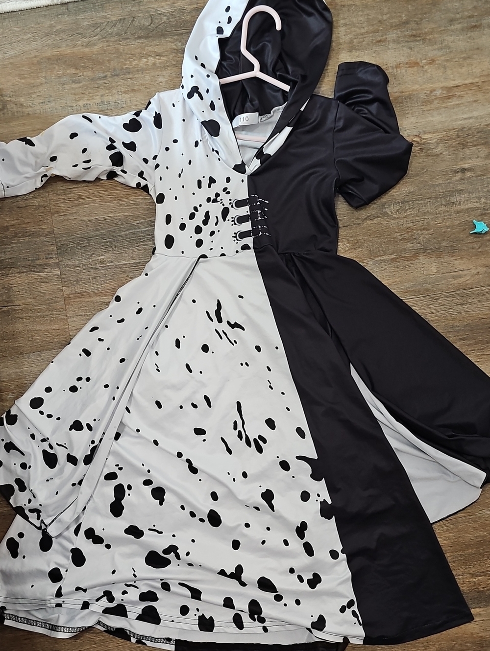 Girls Size 110 - 5T Cruella Deville Costume